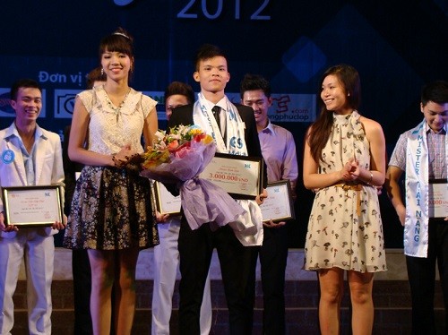 Mr được bình chọn nhiều nhất dành cho cậu sinh viên tình nguyện Ngô Văn Lực đến từ ĐH Sư phạm Hà Nội